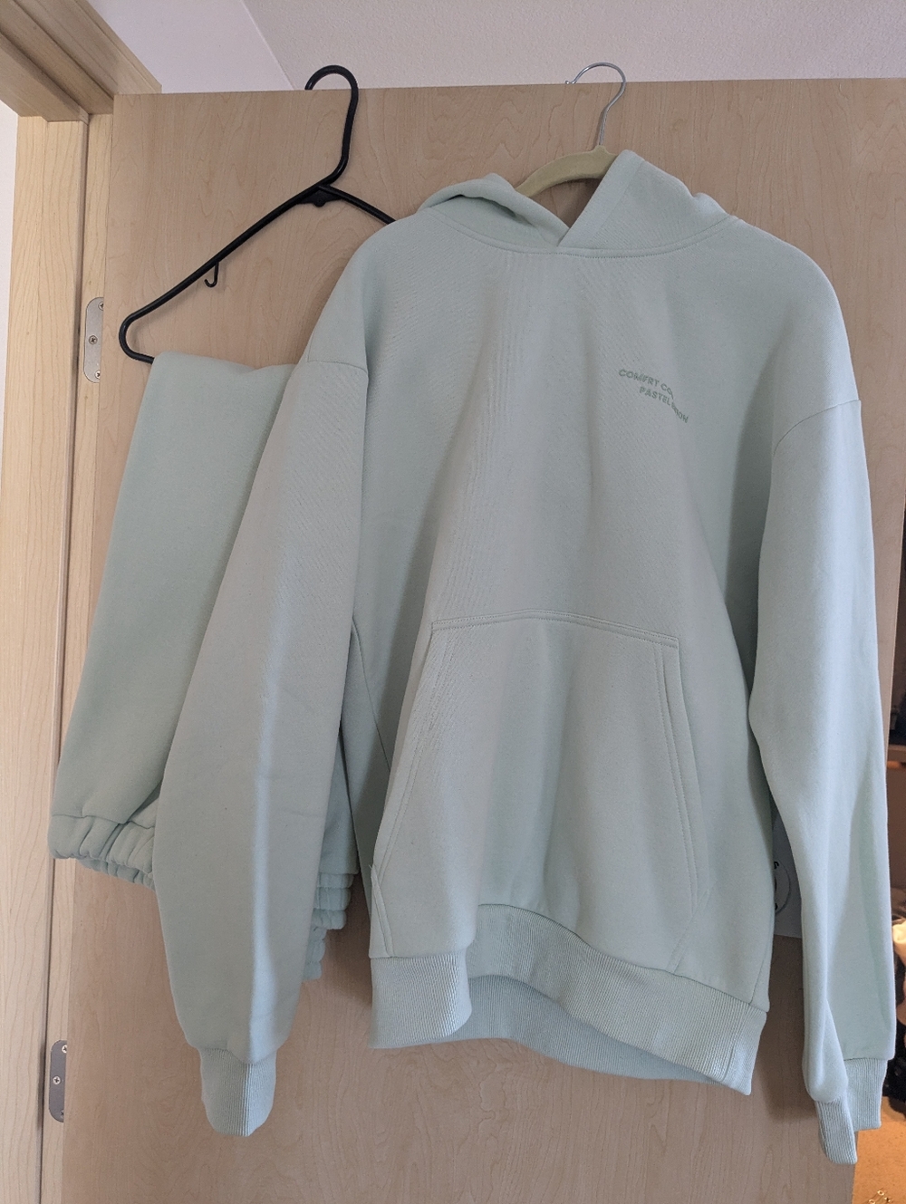 New Comfrt Pastel Green Hoodie and Sweatpants Set - Small